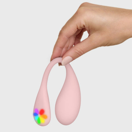 KIIROO - Spot - Draagbaar Interactief Vibrerend Eitje - Kiss Me - Roze-Erotiekvoordeel.nl