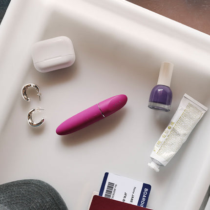 LELO - Mia 3 - Pucker Up - Lipstick Vibrator - Deep Pink
