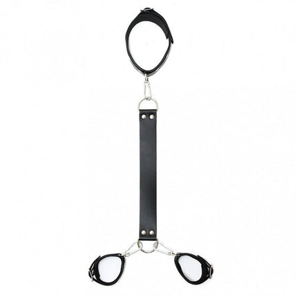 Hals- en polsboeien combinatie met leren strap en karabijnhaken - Erotiekvoordeel.nl