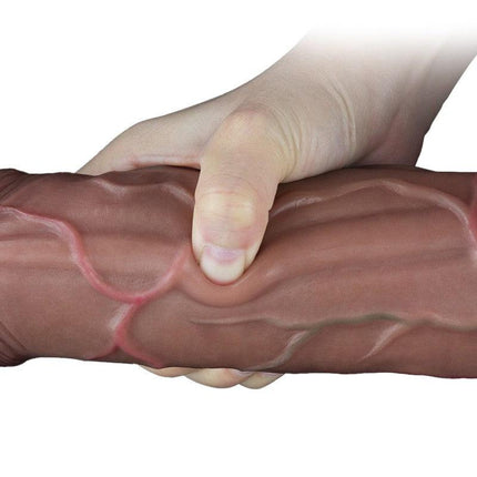 LoveToy - Dubbellaagse Siliconen Dildo - Lengte 29.5 cm - Diameter 5.5 cm - Bruin-Erotiekvoordeel.nl