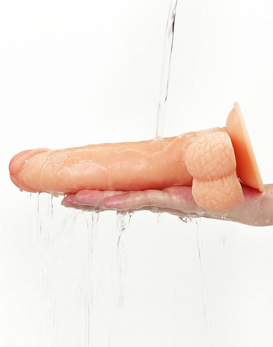 Lovetoy Easy Strap-on Set met dildo van 21,5 cm met balzak - blanke huidskleur - Erotiekvoordeel.nl