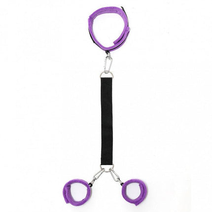 Soft Bondage Collar naar Handboeien Set - zwart/paars - Erotiekvoordeel.nl